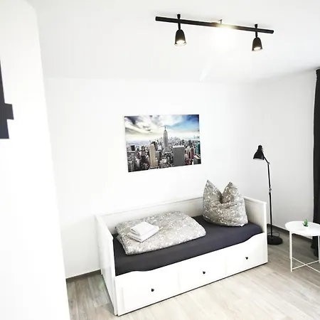 Sh Team 4 Fuer Max 19 Personen L Monteure L Messe L Business Apartament