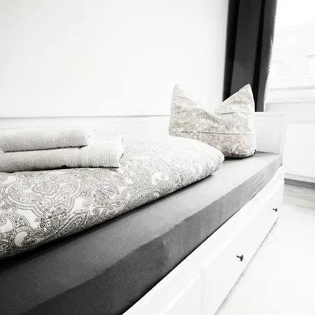 Sh Team 4 Fuer Max 19 Personen L Monteure L Messe L Business Apartament Duisburg