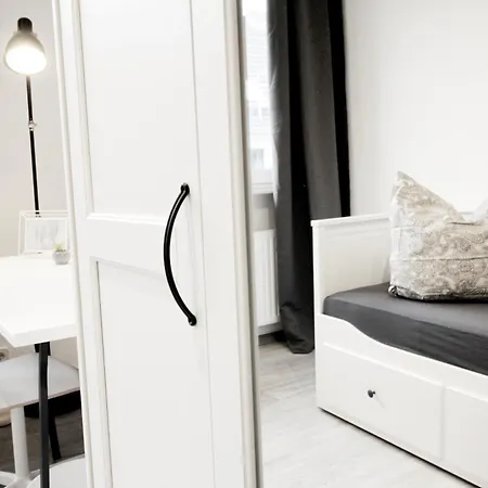 Apartament Sh Team 4 Fuer Max 19 Personen L Monteure L Messe L Business Duisburg