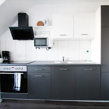 Sh Team 4 Fuer Max 19 Personen L Monteure L Messe L Business Apartment