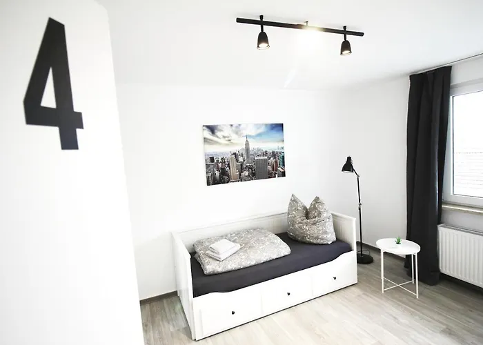 Sh Team 4 Fuer Max 19 Personen L Monteure L Messe L Business 公寓