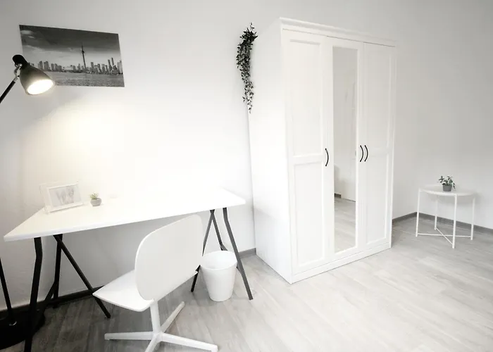 Sh Team 4 Für Max 19 Personen L Monteure L Messe L Business *